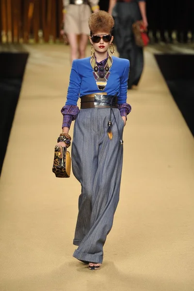 Look 17